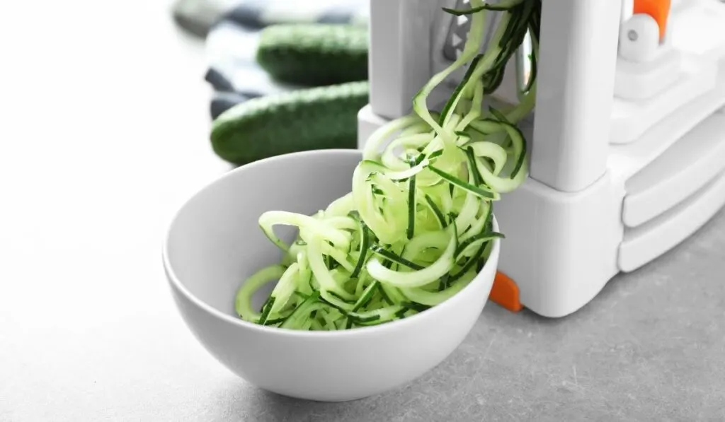 vegetable slicer with spiral cucumber noodles