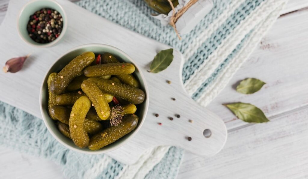 pickled gherkins cucumber in a bowl - ee220320