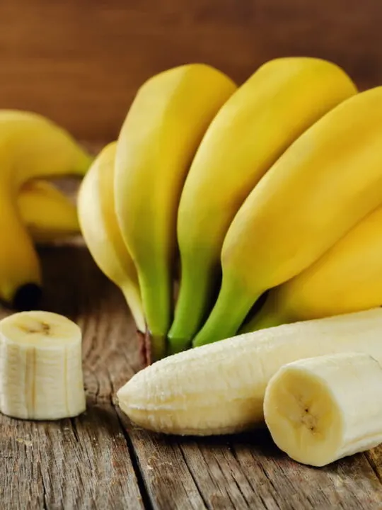 yellow-banana-with-slices