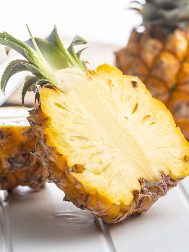 7 Ways to Tell If a Pineapple Is Bad