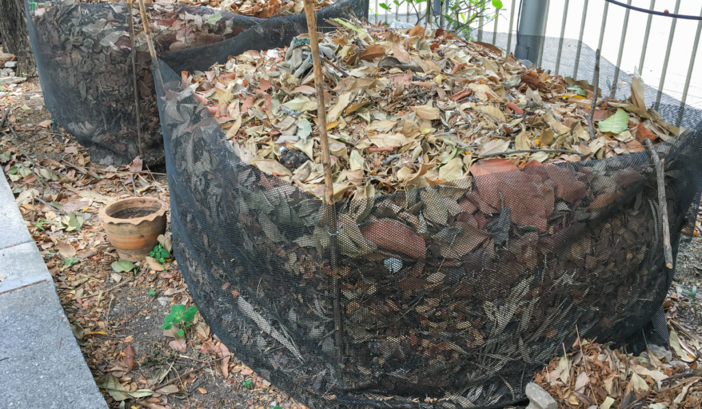 Compost fertiliser, dried leaf in the plastic net

