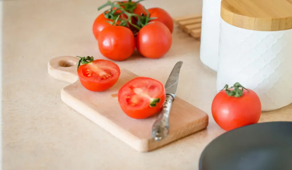 Fresh sliced tomatoes on cutting board 