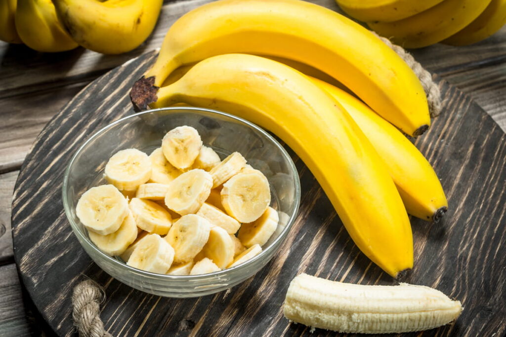 banana slices in a glass bowl
